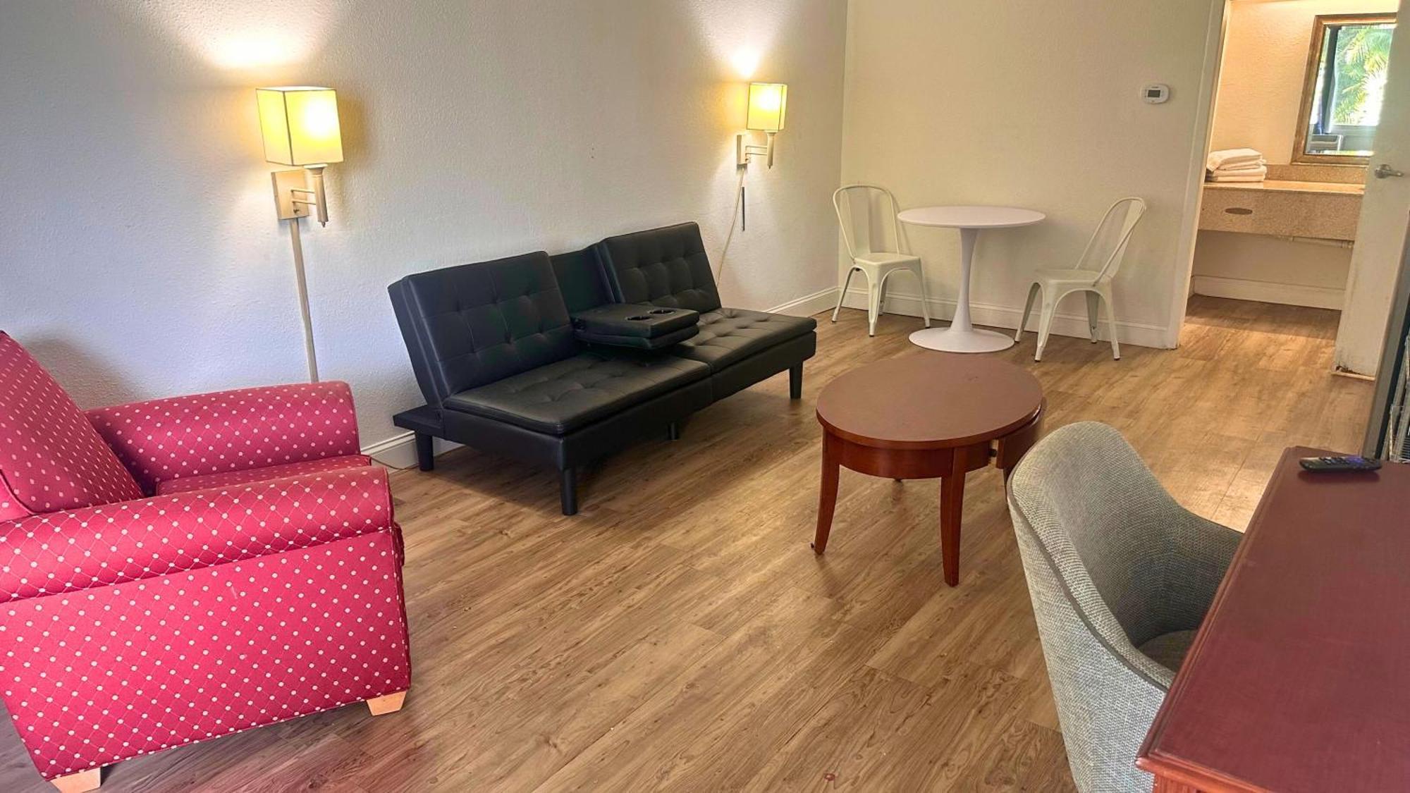 Stayable Lakeland Hotel