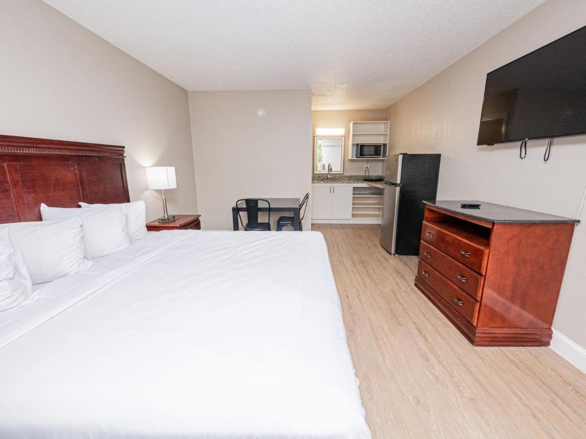 Stayable Lakeland Hotel